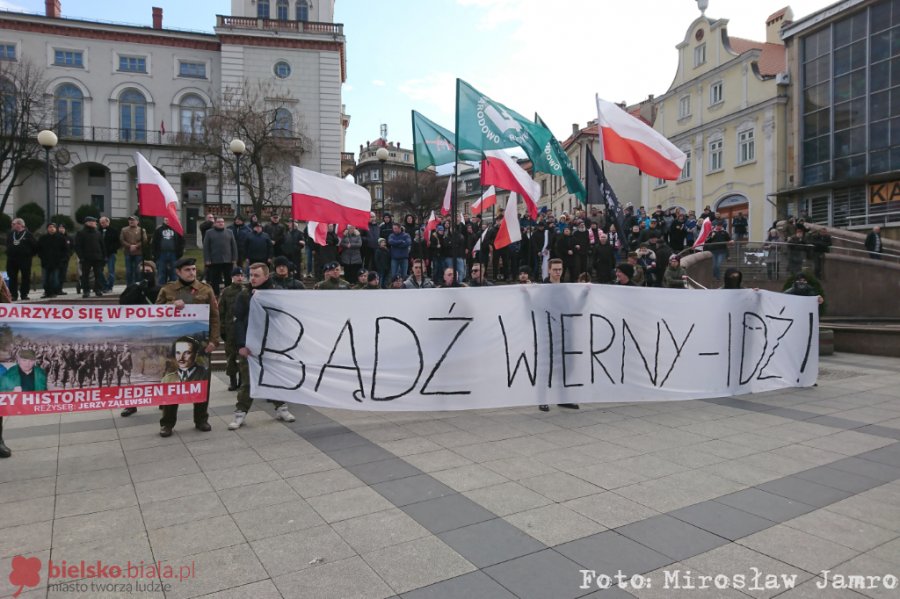 Oddali hołd polskim bohaterom. Znanych postaci zabrakło - foto i film