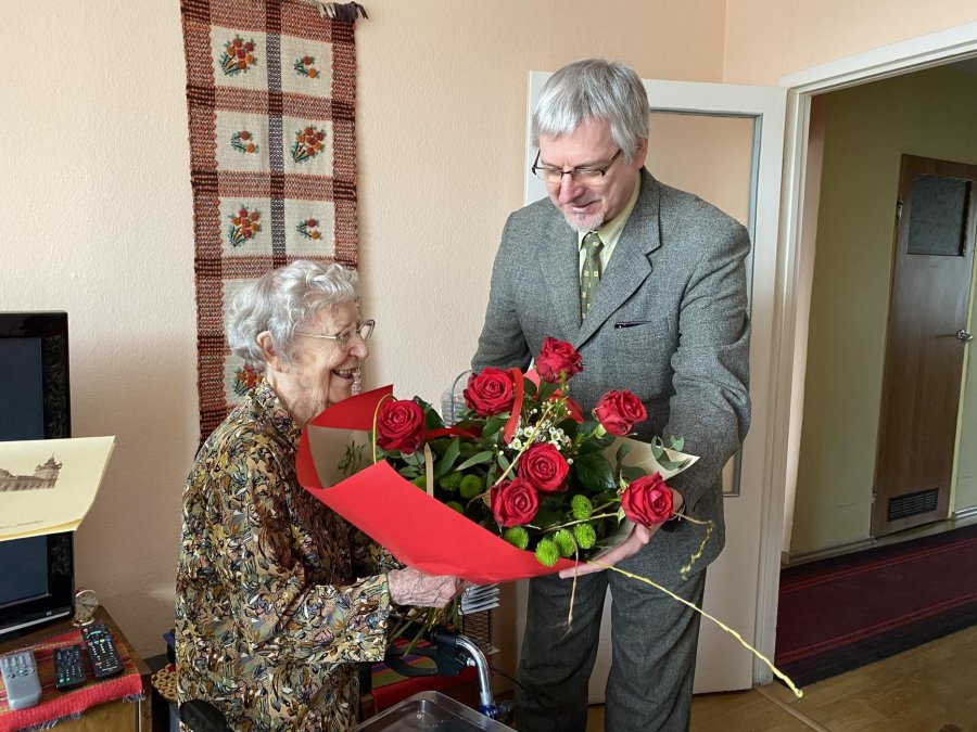Setne urodziny bielszczanki. Namiętnie rozwiązuje krzyżówki, dużo czyta  - foto