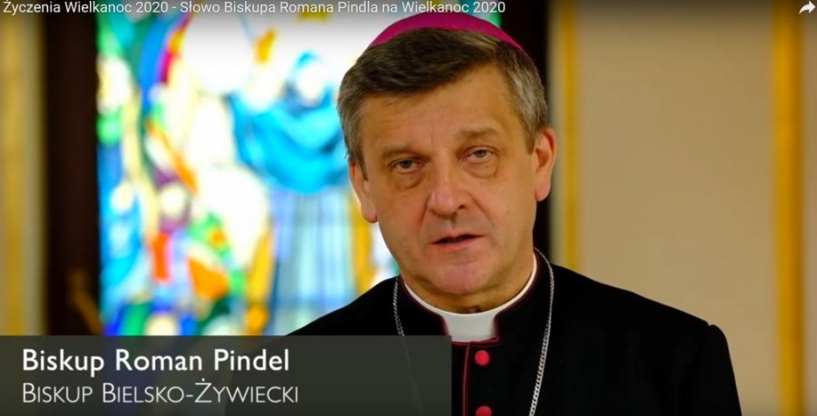 Poruszające słowa we wnętrzu opustoszałej katedry. Życzenia na Wielkanoc 2020