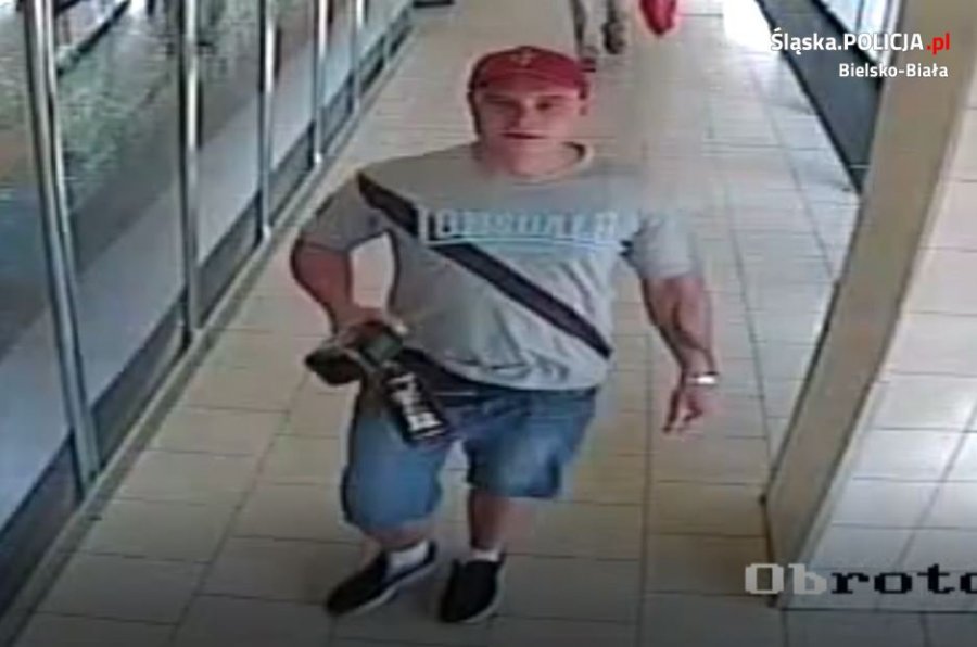 Kradzieże w bielskim Lidlu. Zdjęcie klienta z kamery w sklepie - foto