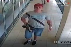 Kradzieże w bielskim Lidlu. Zdjęcie klienta z kamery w sklepie - foto
