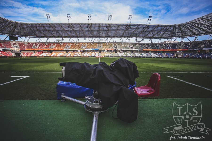 Piłkarze Podbeskidzia w izolacji sportowej. Raporty medyczne otrzymuje PZPN