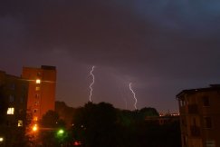 Załamanie pogody na majówkę. Deszcz, duża szansa na burze