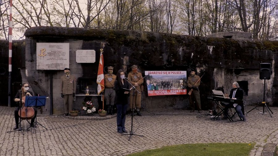 Janusz Kohut spontanicznie pod bunkrami. Koncert z okazji Dnia Flagi
