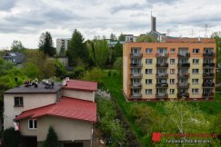 Brawa z okien. Weszli na dach, aby śpiewać dla sąsiadów ZDJĘCIA