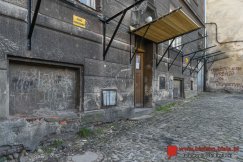 Dwór w centrum Bielska. Remont kamienicy ze śladami po kulach ZDJĘCIA