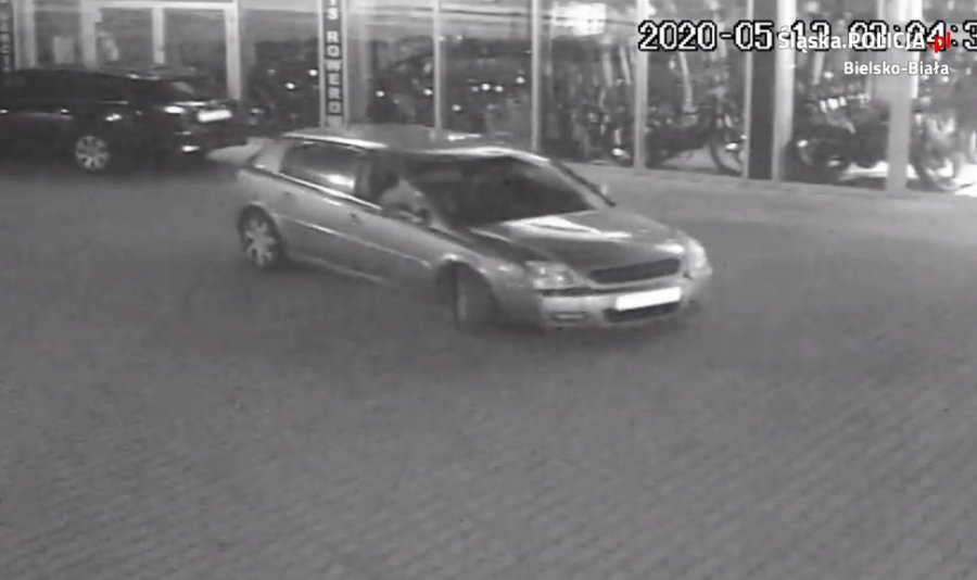 Zuchwała kradzież z włamaniem do sklepu. Zginęły rowery w cenie samochodu - foto