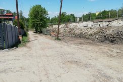 Droga dewastowana przez maszyny. Miasto buduje, ale remontują mieszkańcy?