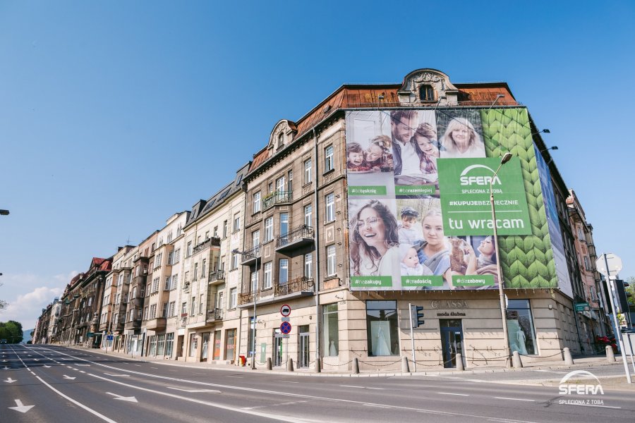 Twarze bielszczan na wielkim billboardzie. Galeria Sfera dziękuje za wsparcie - foto