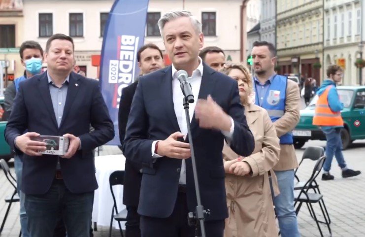 Fabryki nadal stoją. Robert Biedroń apeluje o pomoc dla branży motoryzacyjnej - foto