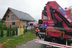Dramat na budowie domu. Poszkodowanego zabrał śmigłowiec LPR - film