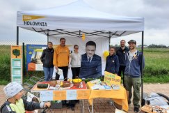 Ekipa Hołowni na bielskim Rynku. Kandydat zebrał dobre oceny po debacie w TVP
