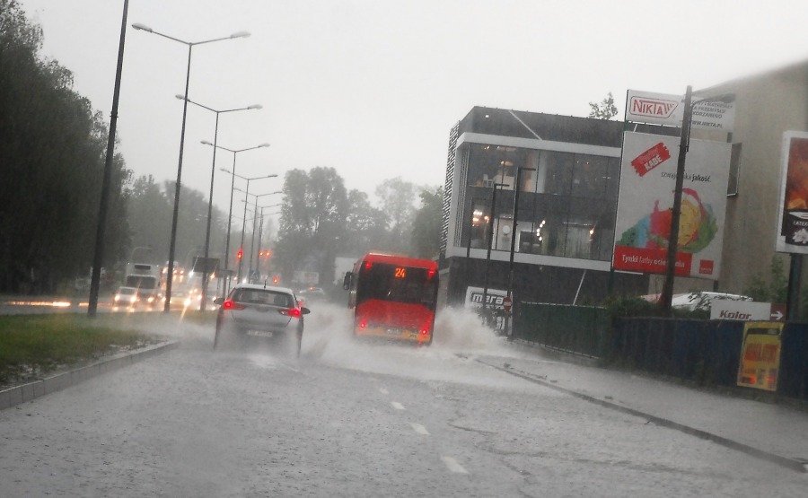 Najwyższy stopień zagrożenia dla Bielska-Białej. Rzeki mogą przekraczać stany alarmowe - foto