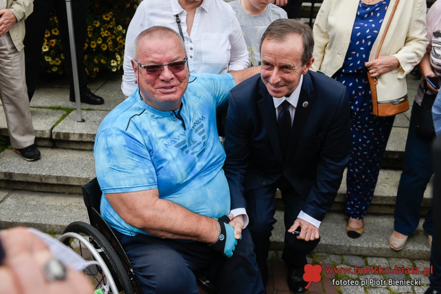 "Wybieramy między dwiema wizjami Polski". Musimy odbudować wspólnotę