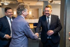 Prezydent został prezesem. W wyborach nie miał kontrkandydata