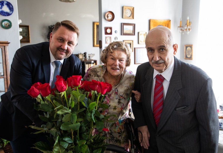 Urodziny sławnej piosenkarki. Kwiaty od prezydentów Bielska-Białej - foto