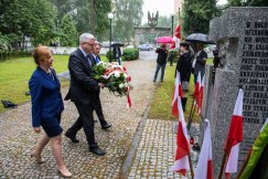 Bielszczanie wspólnie w hołdzie zamordowanym. Zapłonęły znicze - foto