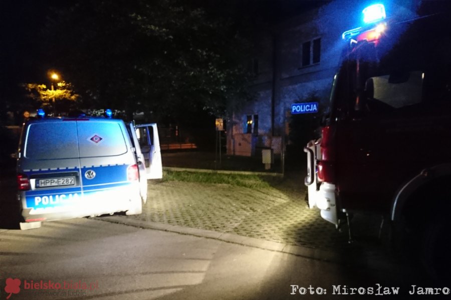 Nocna akcja służb. Policjanci szukali bomby w pobliżu komisariatu - foto