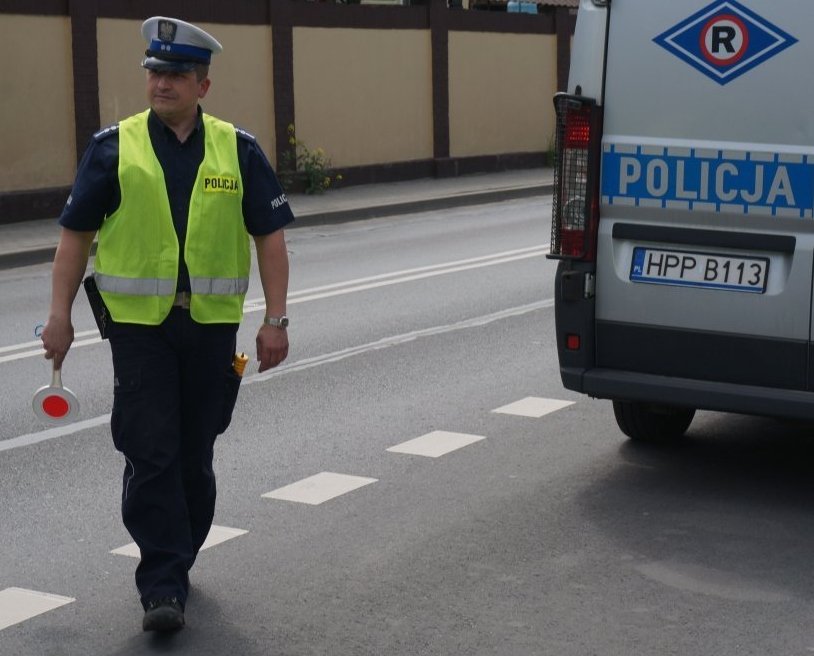 Popchnął rowerzystkę pod nadjeżdżający samochód? Policja szuka świadków