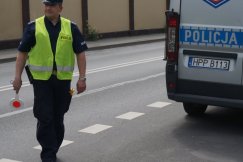 Popchnął rowerzystkę pod nadjeżdżający samochód? Policja szuka świadków