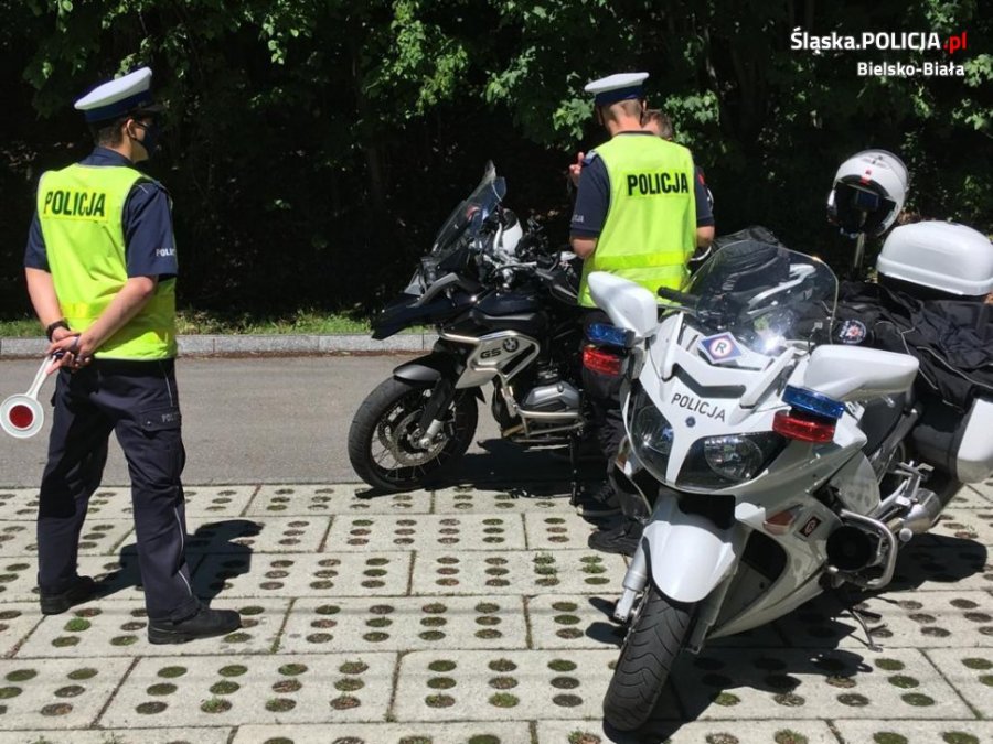 Wypadek śmiertelny pod Łodzią. Bielscy policjanci pomogli ustalić sprawcę