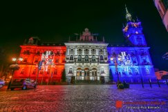 Kolorowe iluminacje rozświetliły bielski ratusz. Wielki logotyp na budynku! - foto