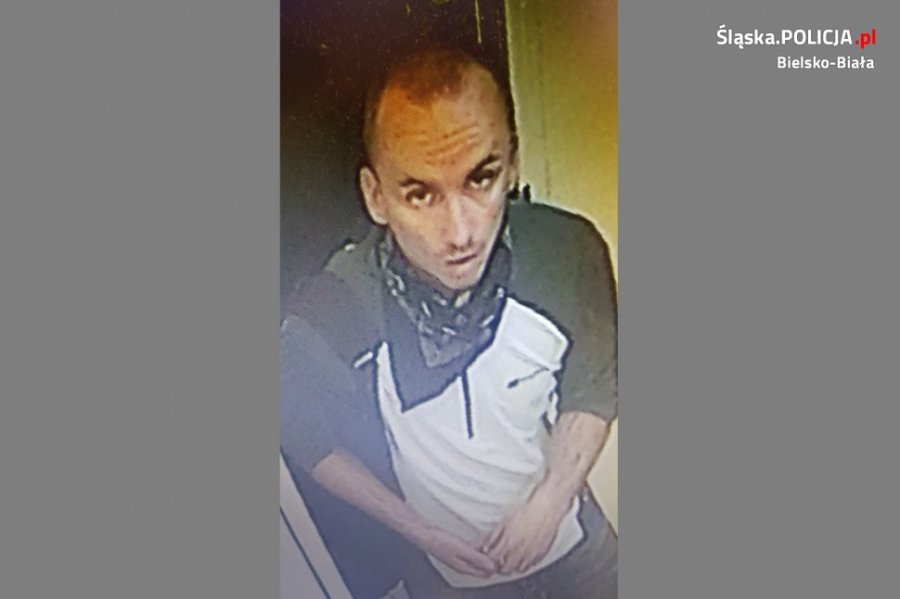 Rozbój w Biedronce. Sprawca ukradł sześć piw i uciekł - foto