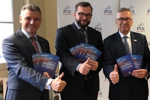 Sprawdzamy, gdzie mieszka i czym jeździ poseł. Ile zarabia wiceminister?