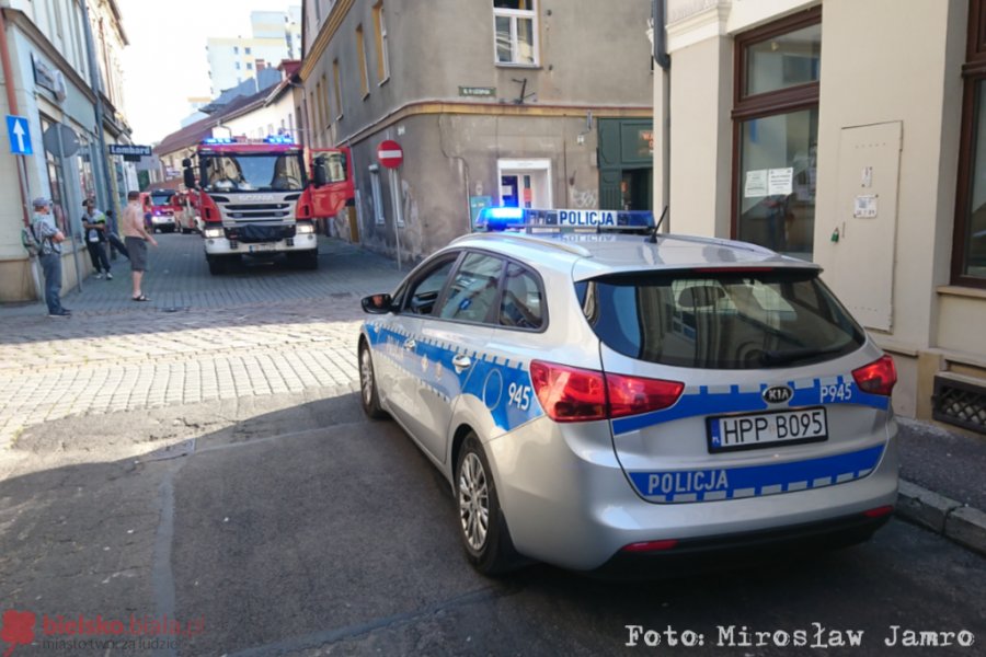 Zadyma na klatce schodowej. Lokatora obudzili strażacy - foto