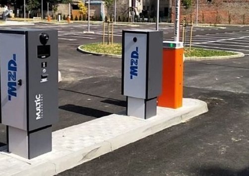 Szlaban na parkingu na Złotych Łanach. Funkcja otwierania telefonem komórkowym