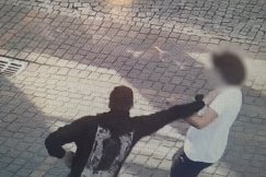 Napaść na uczestników legalnego zgromadzenia. Są zdjęcia z monitoringu! - foto
