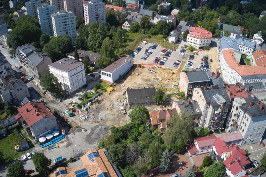 Opóźniona budowa ronda w centrum miasta. Liczne niespodzianki pod ziemią - foto
