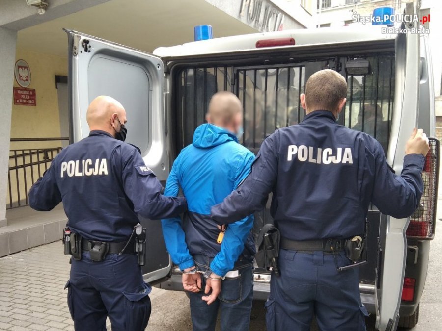 Napad przy ul. Czystej. Do mieszkania wtargnęło trzech napastników - foto