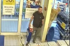 Zuchwała kradzież w Tesco. Wyrwał starszemu panu portfel ze znaczną kwotą - foto