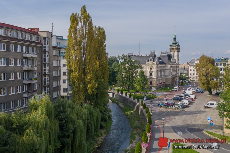 Koronawirus w Ratuszu, MOPS, ZGM i trzech bielskich szkołach