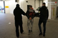 Napad na sklep w Kamienicy. Sprawca był uzbrojony w pistolet - foto