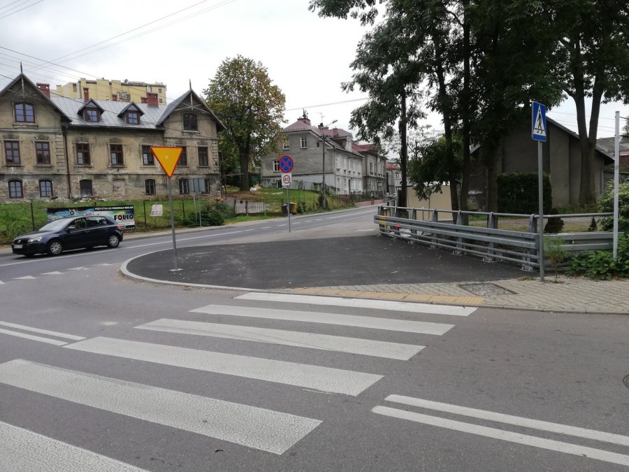 Bielsko-Biała miastem szerokich chodników? Absurdy na szlakach dla pieszych