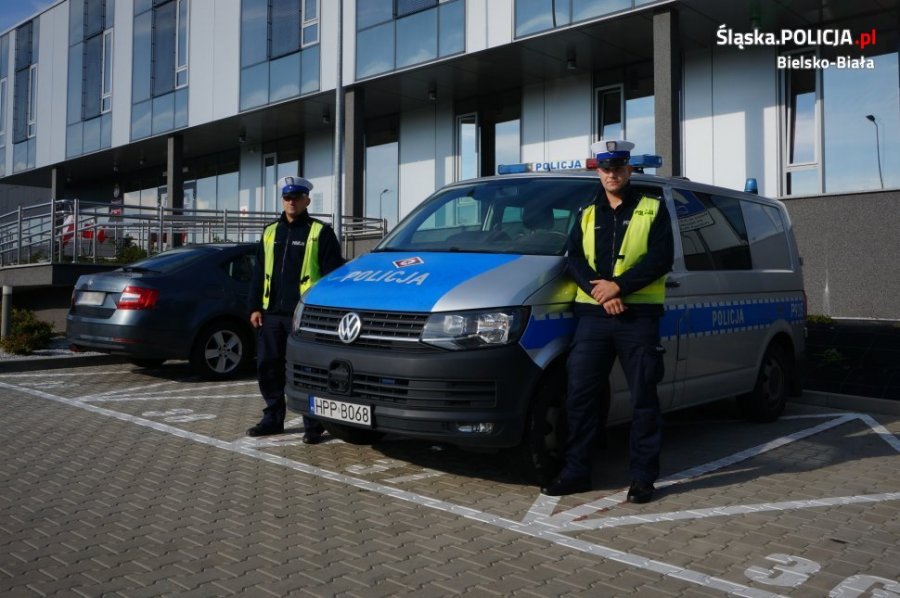 Desperat w centrum Bielska-Białej. Stał na barierce i chciał skoczyć z mostu - foto
