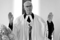 Zmarł biskup Jan Szarek. Chorował na COVID-19