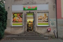 Nie chcą zakupów w sieciówkach. Mieszkańcy walczą o osiedlowy sklepik