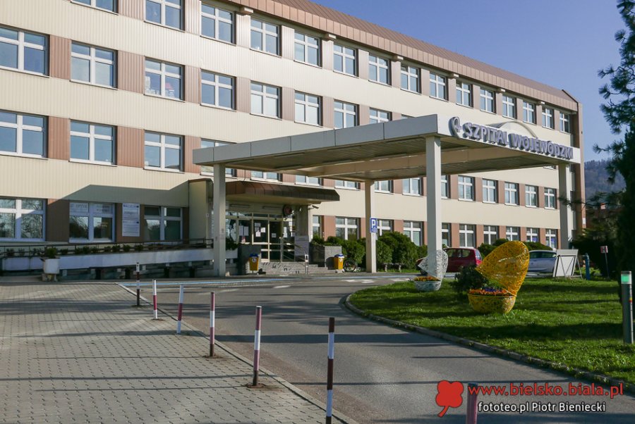 Niedzielny raport sanepidu: nowy rekord zakażeń. W bielskim szpitalu zmarła kobieta z COVID-19