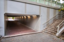 Przejście podziemne na Karpackim po remoncie. Ściany z systemem antygraffiti