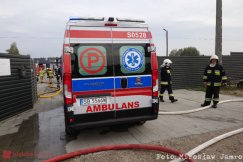 Pożar w zakładzie produkcyjnym. Jedna osoba poparzona - foto