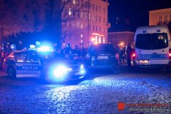Wyzwiska i modlitwa przed katedrą. Prezydent poparł protestujące kobiety