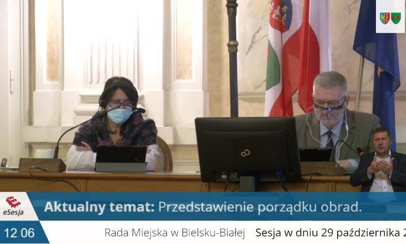 Nadzwyczajna sesja na wniosek prezydenta. Problemy techniczne w trybie online