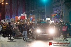 Protestujący wrócili na plac Ratuszowy. "Pozbawiacie nas praw!" ZDJĘCIA