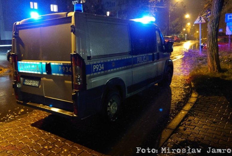 Pijak w dostawczaku na stacji paliw. Ludzie nie pozwolili mu odjechać