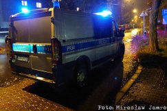 Pijak w dostawczaku na stacji paliw. Ludzie nie pozwolili mu odjechać