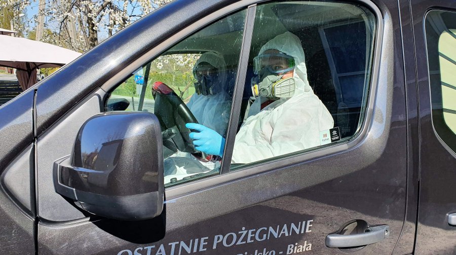 Śmierć w czasach zarazy. Długie oczekiwanie na wizytę koronera