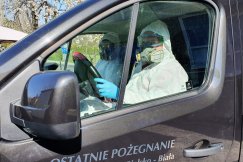 Śmierć w czasach zarazy. Długie oczekiwanie na wizytę koronera